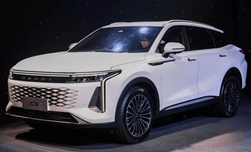 Omoda C9