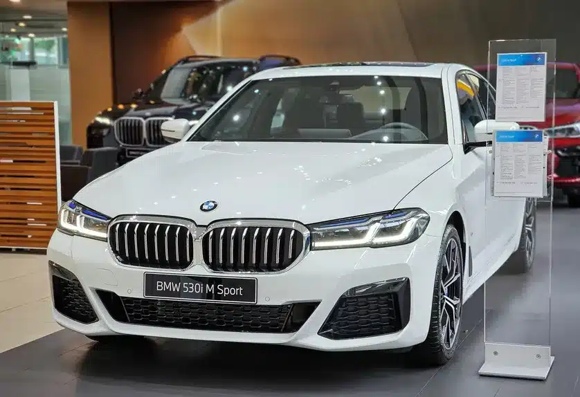 So sánh Volvo S90 Plug-In Hybrid Ultra / Ultra và BMW 530i M Sport - Giá Xe 24H