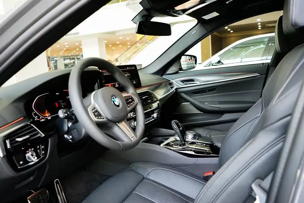 So sánh Volvo S90 Plug-In Hybrid Ultra / Ultra và BMW 530i M Sport - Giá Xe 24H