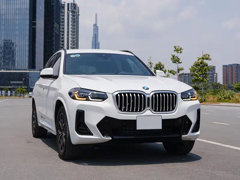 So sánh Volvo XC60 Plug-in Hybrid / Ultra và BMW X3 xDrive30i M Sport - Giá Xe 24H