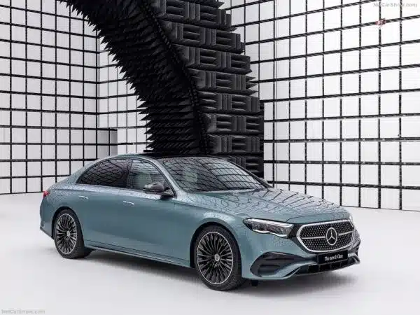So sánh Volvo S90 Plug-In Hybrid Ultra / Ultra và Mercedes-Benz E 300 AMG 2025 - Giá Xe 24H So sánh Volvo S90 Plug-In Hybrid Ultra / Ultra và Mercedes-Benz E 300 AMG 2025 - Giá Xe 24H