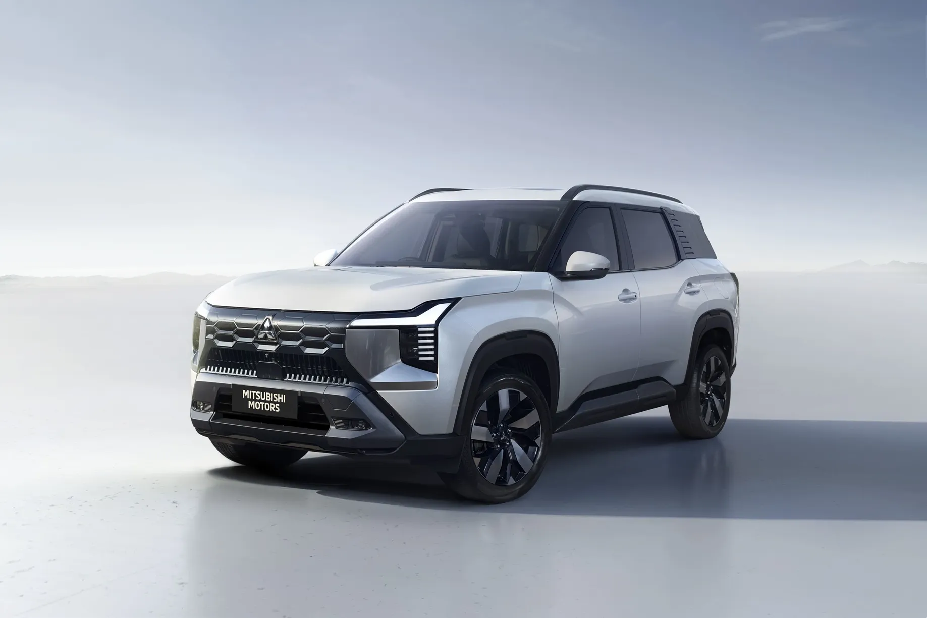 Mitsubishi Destinator - Giá Xe 24H
