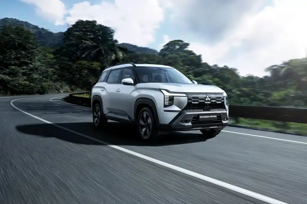 So sánh Mitsubishi Destinator Premium và Ultimate - Giá Xe 24H