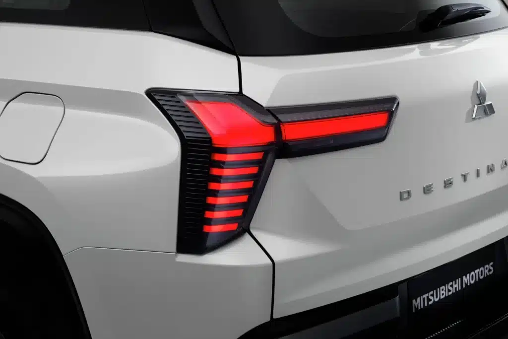 Mitsubishi Destinator - Giá Xe 24H
