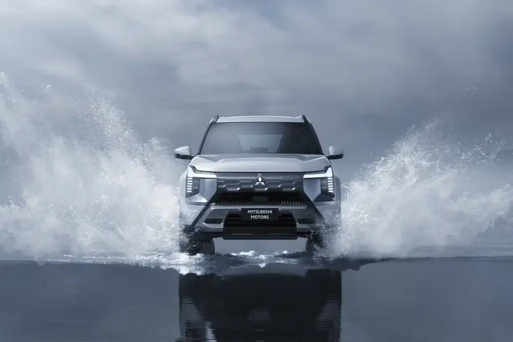 Mitsubishi Destinator - Giá Xe 24H
