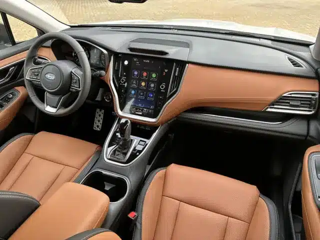 So sánh Volvo V60 Cross Country và Subaru Outback - Giá Xe 24H