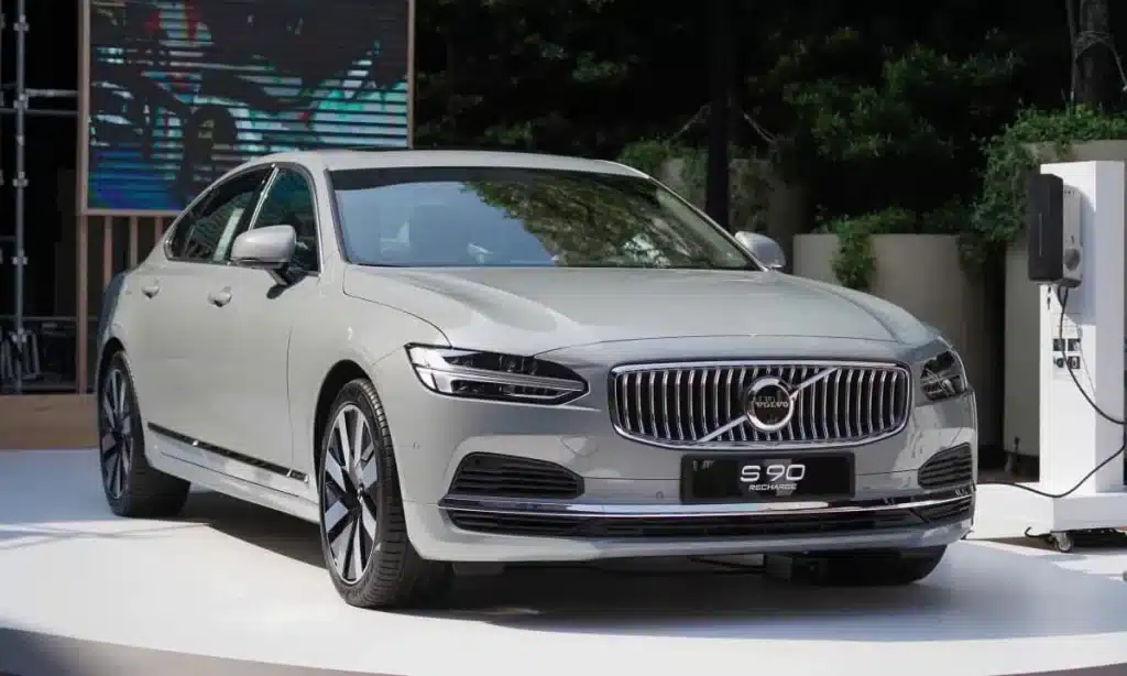 So sánh Volvo S90 Plug-In Hybrid Ultra / Ultra và Lexus ES 300h - Giá Xe 24H So sánh Volvo S90 Plug-In Hybrid Ultra / Ultra và Lexus ES 300h - Giá Xe 24H