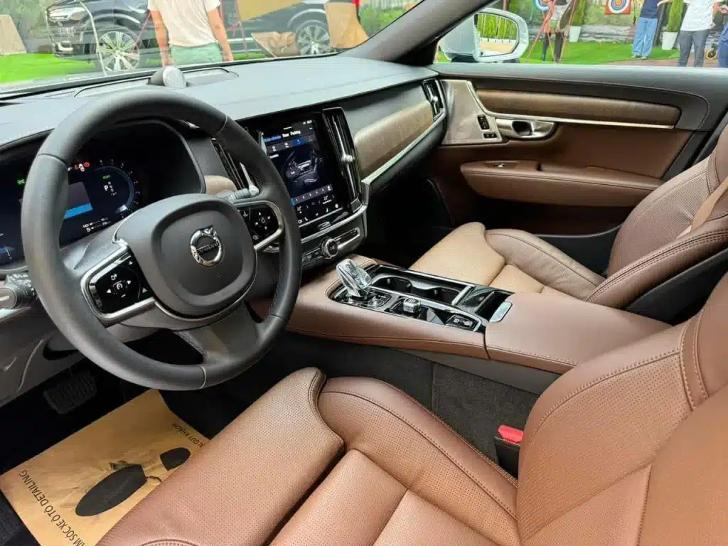 So sánh Volvo S90 Plug-In Hybrid Ultra / Ultra và Audi A6 55 TFSI Quattro - Giá Xe 24H So sánh Volvo S90 Plug-In Hybrid Ultra / Ultra và Audi A6 55 TFSI Quattro - Giá Xe 24H