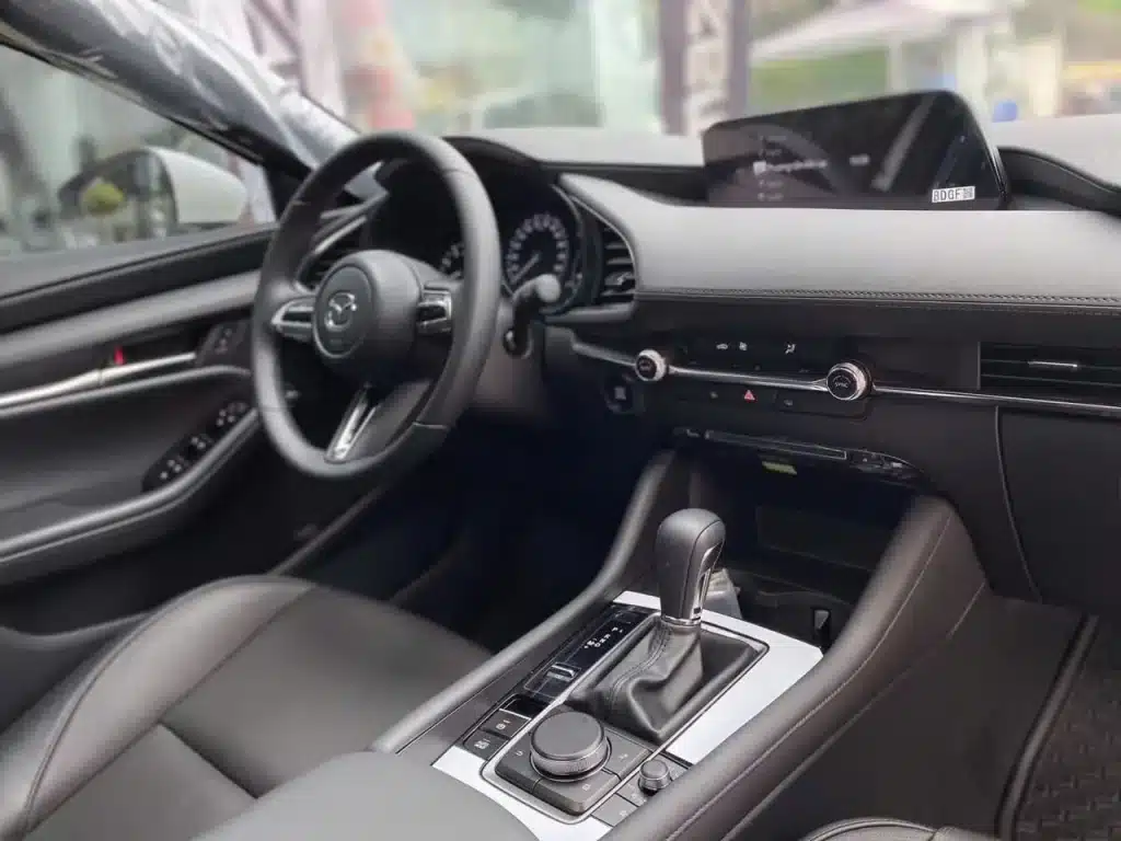 Mazda3 Giảm Giá Sốc 75tr: Bản C Xuống Giá Bản B, Có Nên Chốt Ngay? - Giá Xe 24H Mazda3 Giảm Giá Sốc 75tr