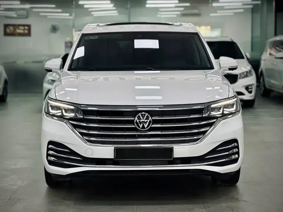 Volkswagen Viloran - Giá Xe 24H Volkswagen Viloran