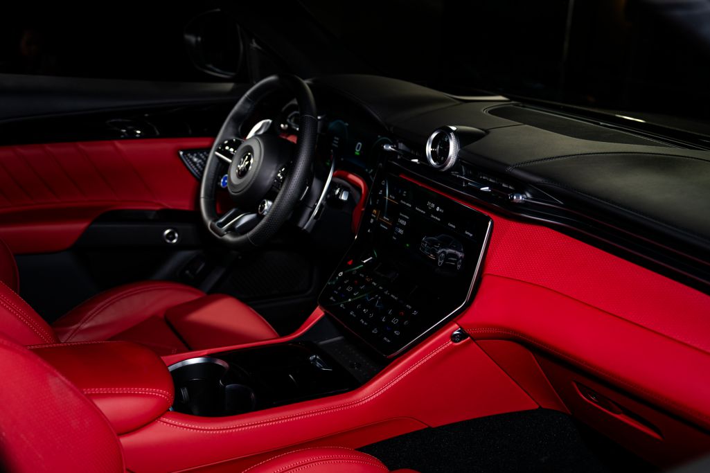 Maserati Grecale Folgore chính thức ra mắt tại Việt Nam: SUV điện với giá từ 5,49 tỷ đồng - Giá Xe 24H Cấu hình lái của Grecale Folgore