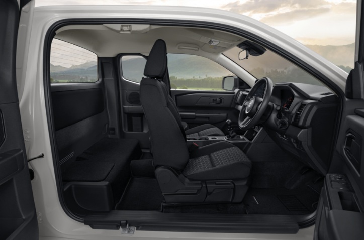 Mitsubishi Triton Mega Cab STREET: Mẫu Bán Tải Mới Đầy Đổi Mới Tại ĐNA - Giá Xe 24H Hình ảnh minh họa cho Triton STREET