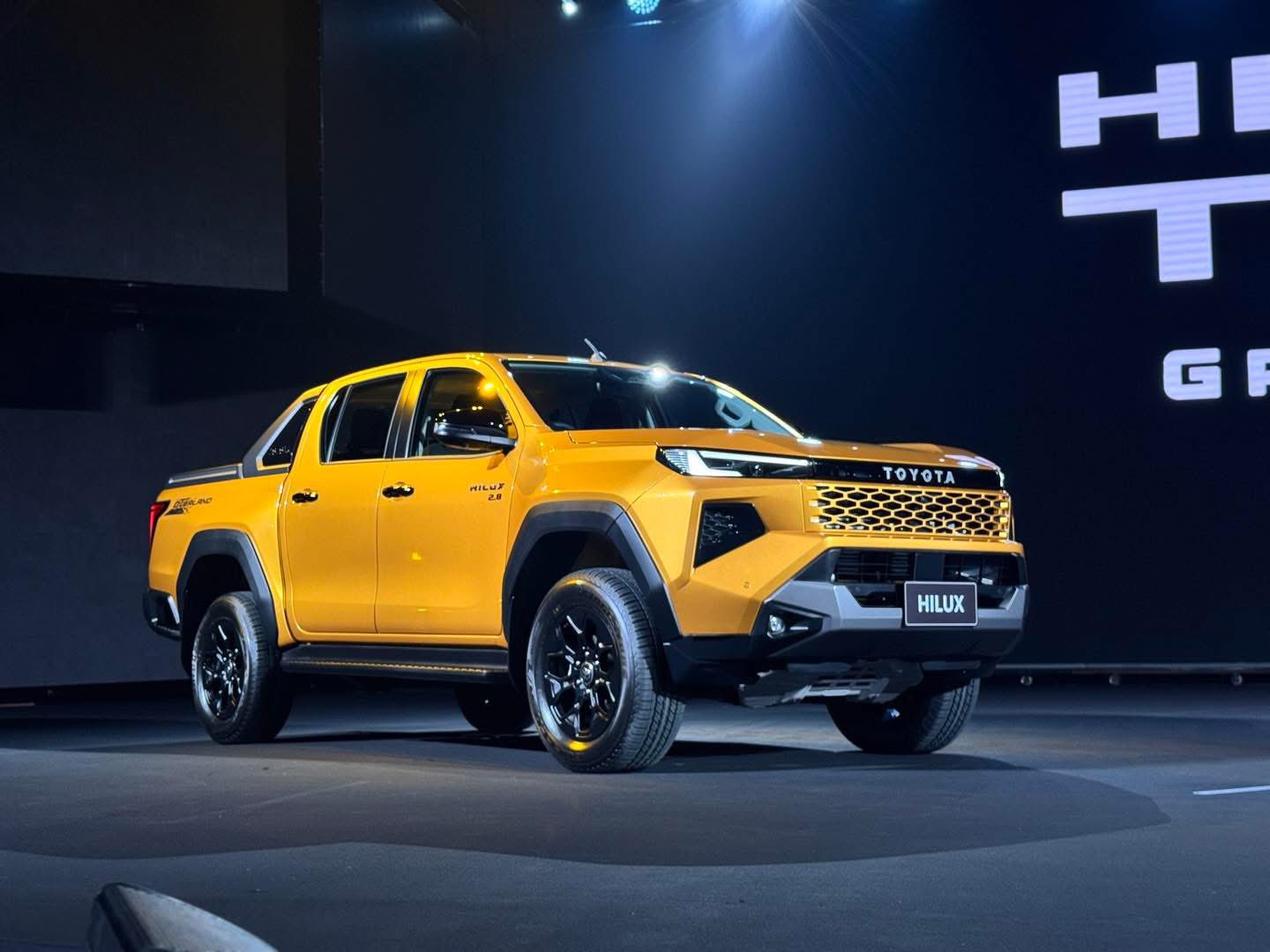 Hệ thống màn hình trên Hilux mới