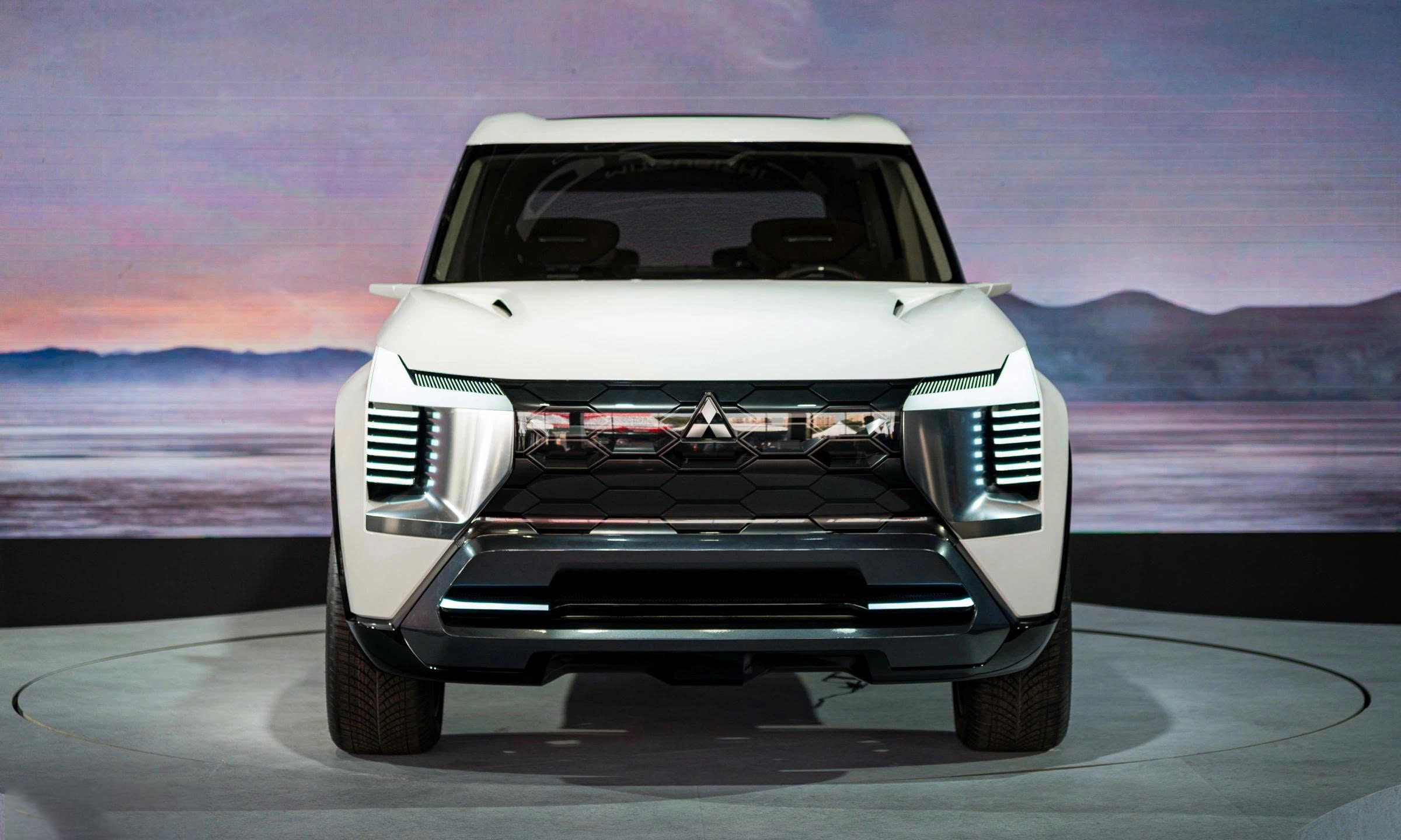 Ngoại Thất Mitsubishi Destinator: Đánh Giá Chi Tiết Thiết Kế Đột Phá