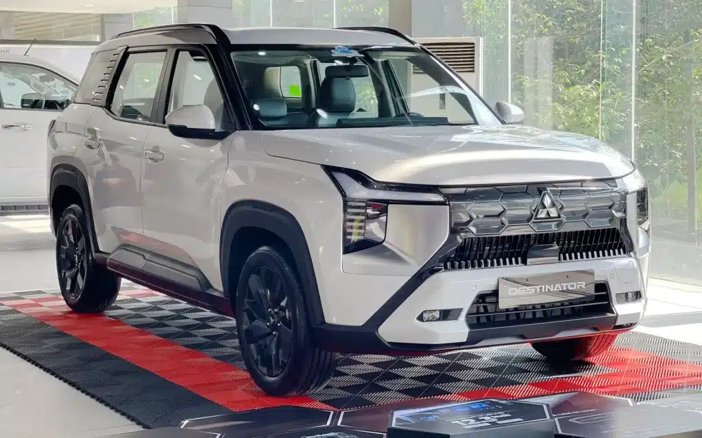Xe Mitsubishi vừa xuất xưởng năm nay đã giảm giá lăn bánh, Destinator thực tế rẻ hơn Territory- Ảnh 1. xe mitsubishi vừa xuất xưởng năm nay đã giảm giá lăn bánh, destinator thực tế rẻ hơn territory - Giá Xe 24H