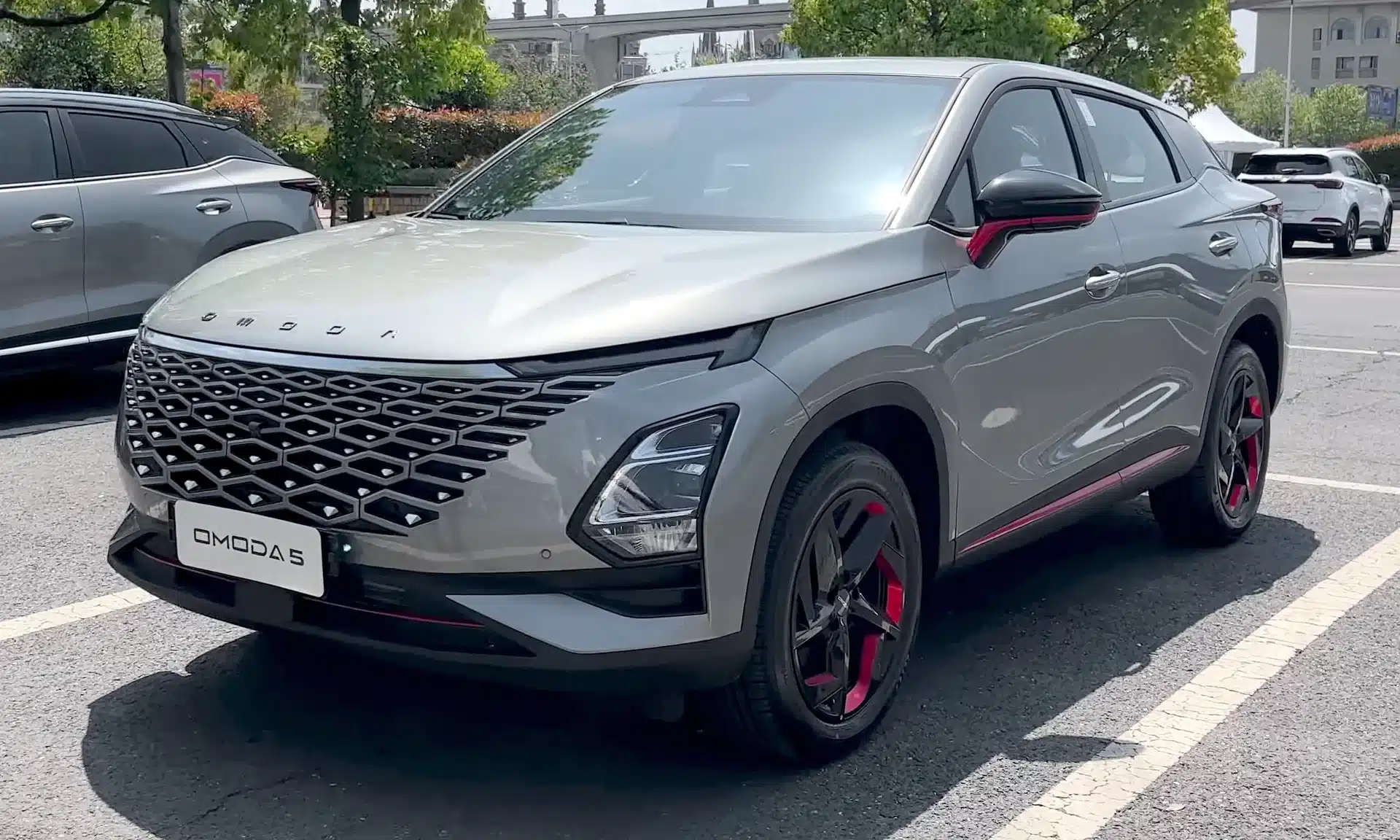 So sánh Omoda C5 SHS và Honda HR-V Hybrid 2026