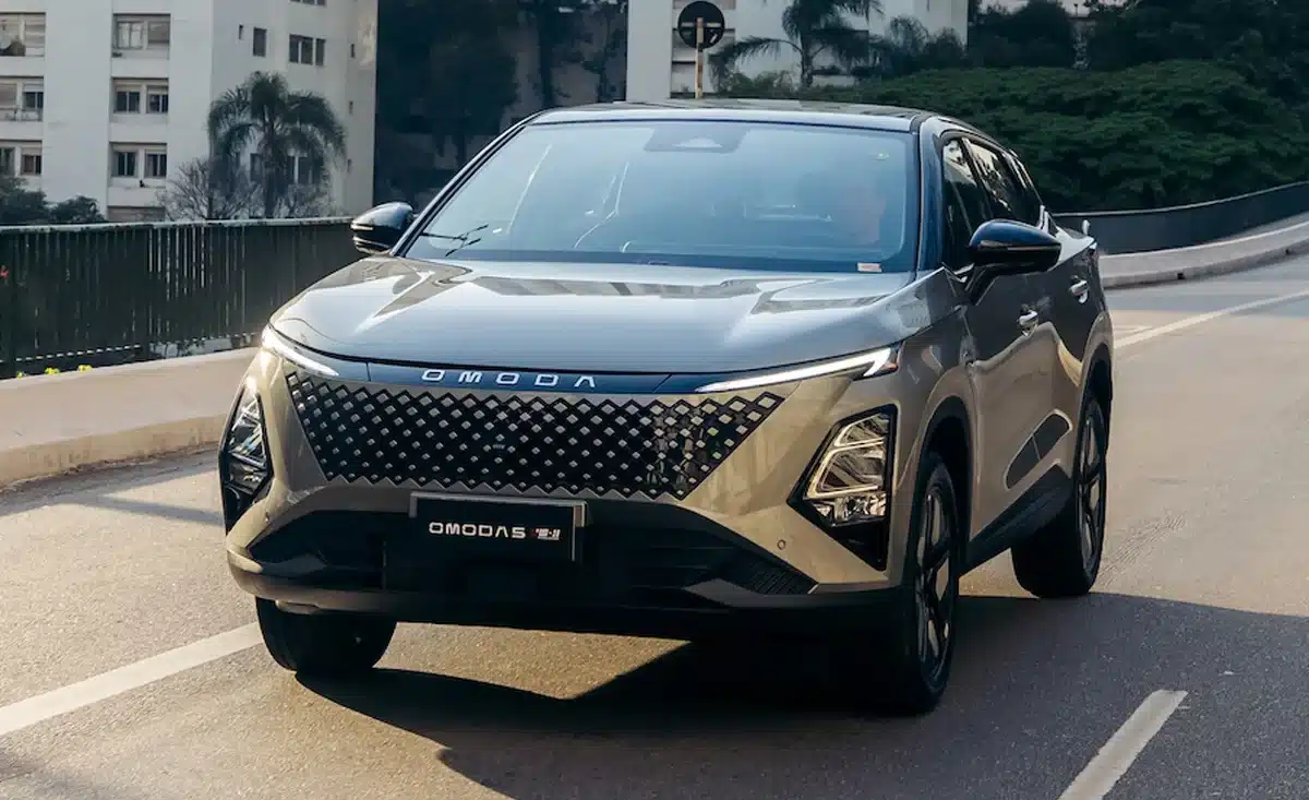 So sánh Omoda C5 SHS và Honda HR-V Hybrid 2026