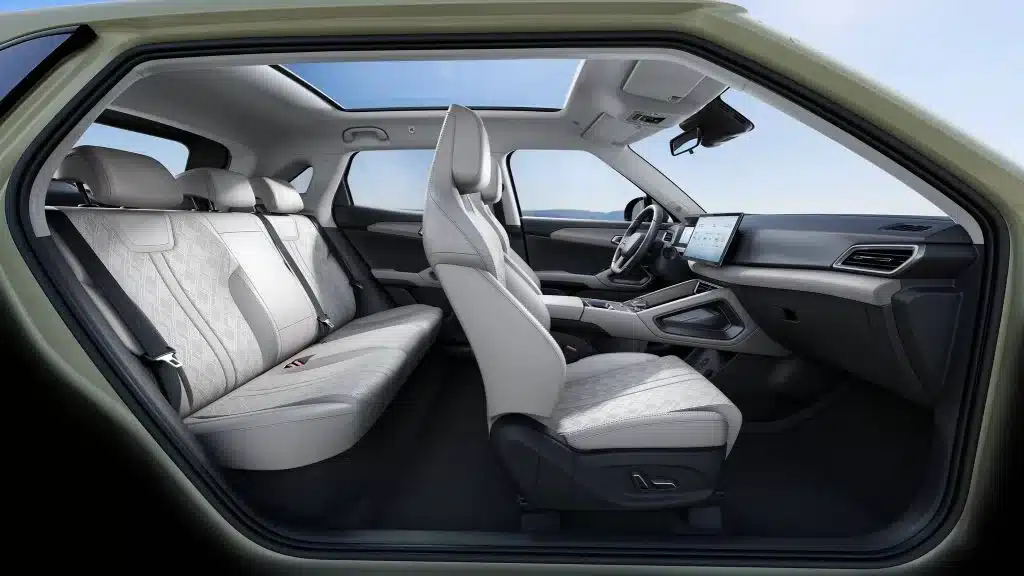 So Sánh BYD Dolphin 2026 vs BYD Atto 2 2026: Hatchback Rẻ+Xa vs Crossover Mạnh+To