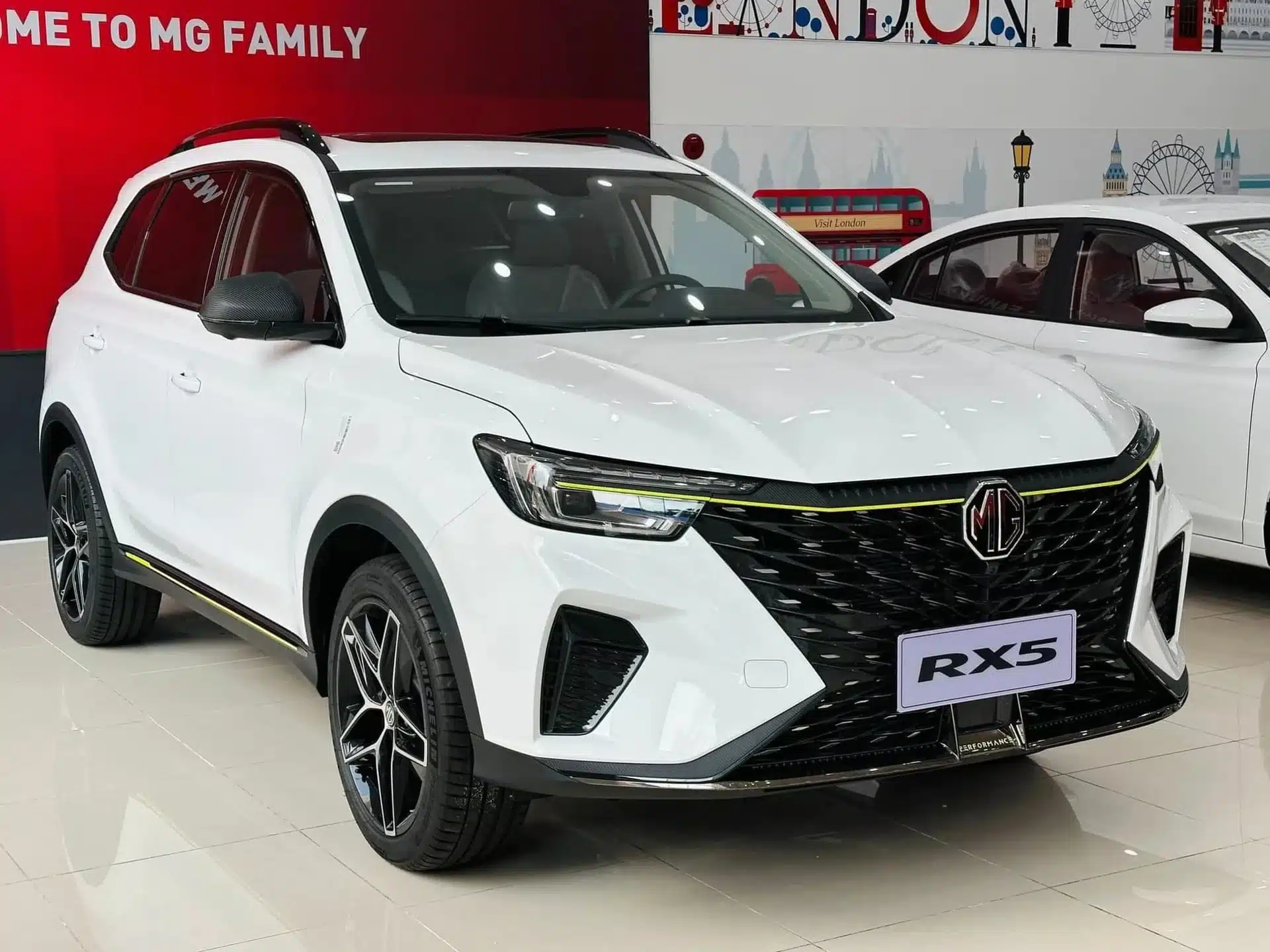 MG RX5 giảm giá kỷ lục tại đại lý: Bản cao cấp từ 580 triệu, ‘phả hơi nóng’ lên Mitsubishi Xforce và Kia Seltos- Ảnh 2. MG RX5 giảm giá kỷ lục tại đại lý: Bản cao cấp từ 580 triệu, ‘phả hơi nóng’ lên Mitsubishi Xforce và Kia Seltos- Ảnh 2.