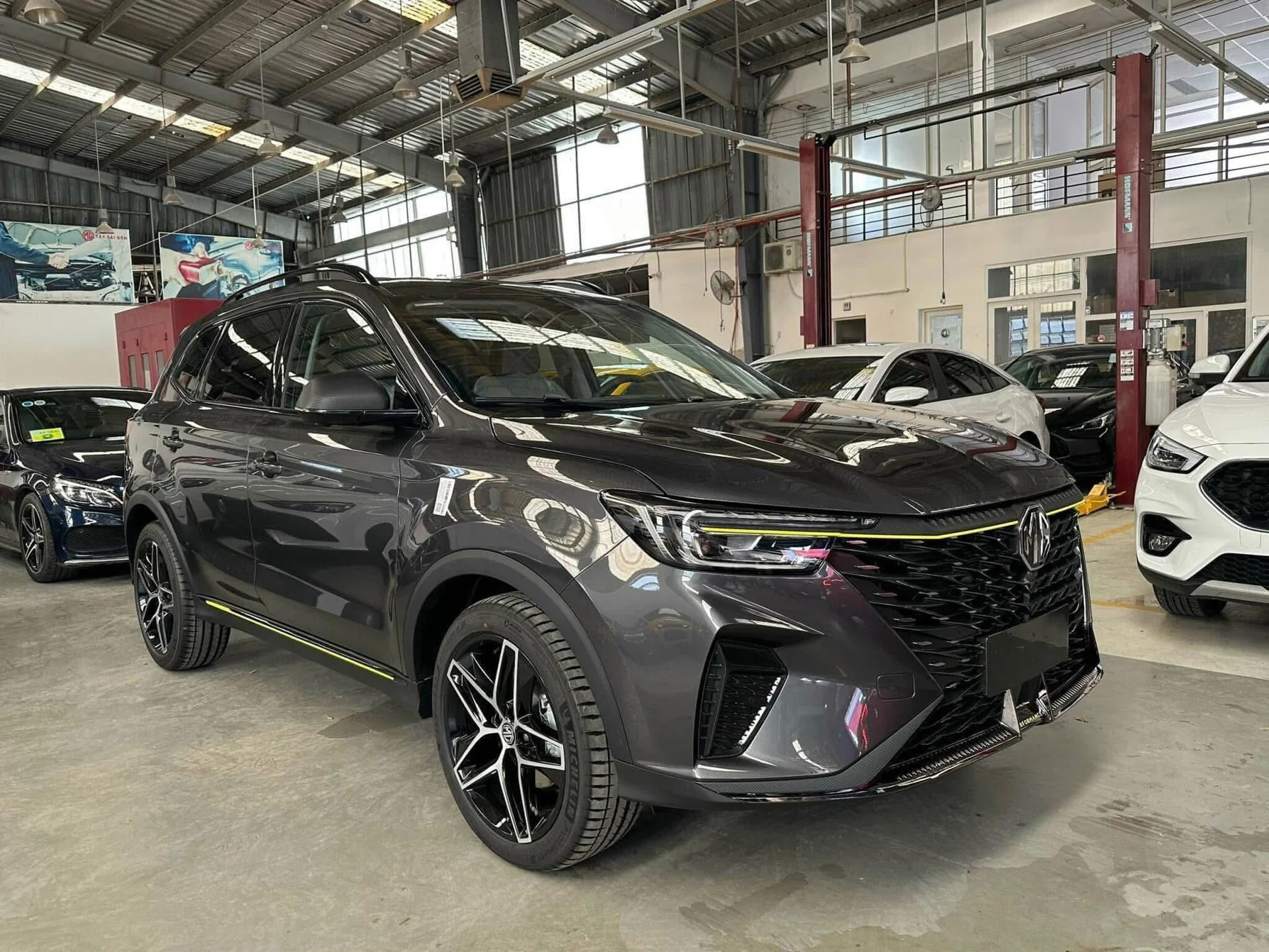 MG RX5 giảm giá kỷ lục tại đại lý: Bản cao cấp từ 580 triệu, ‘phả hơi nóng’ lên Mitsubishi Xforce và Kia Seltos- Ảnh 1. MG RX5 giảm giá kỷ lục tại đại lý: Bản cao cấp từ 580 triệu, ‘phả hơi nóng’ lên Mitsubishi Xforce và Kia Seltos- Ảnh 1.