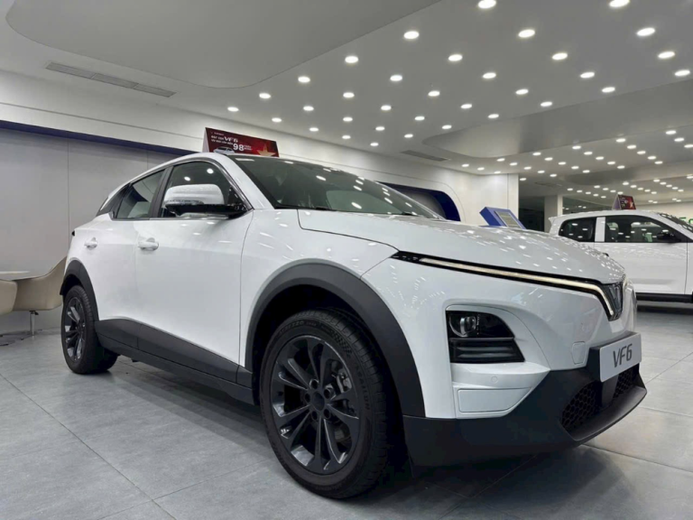 VINFAST VF6 PLUS 2026