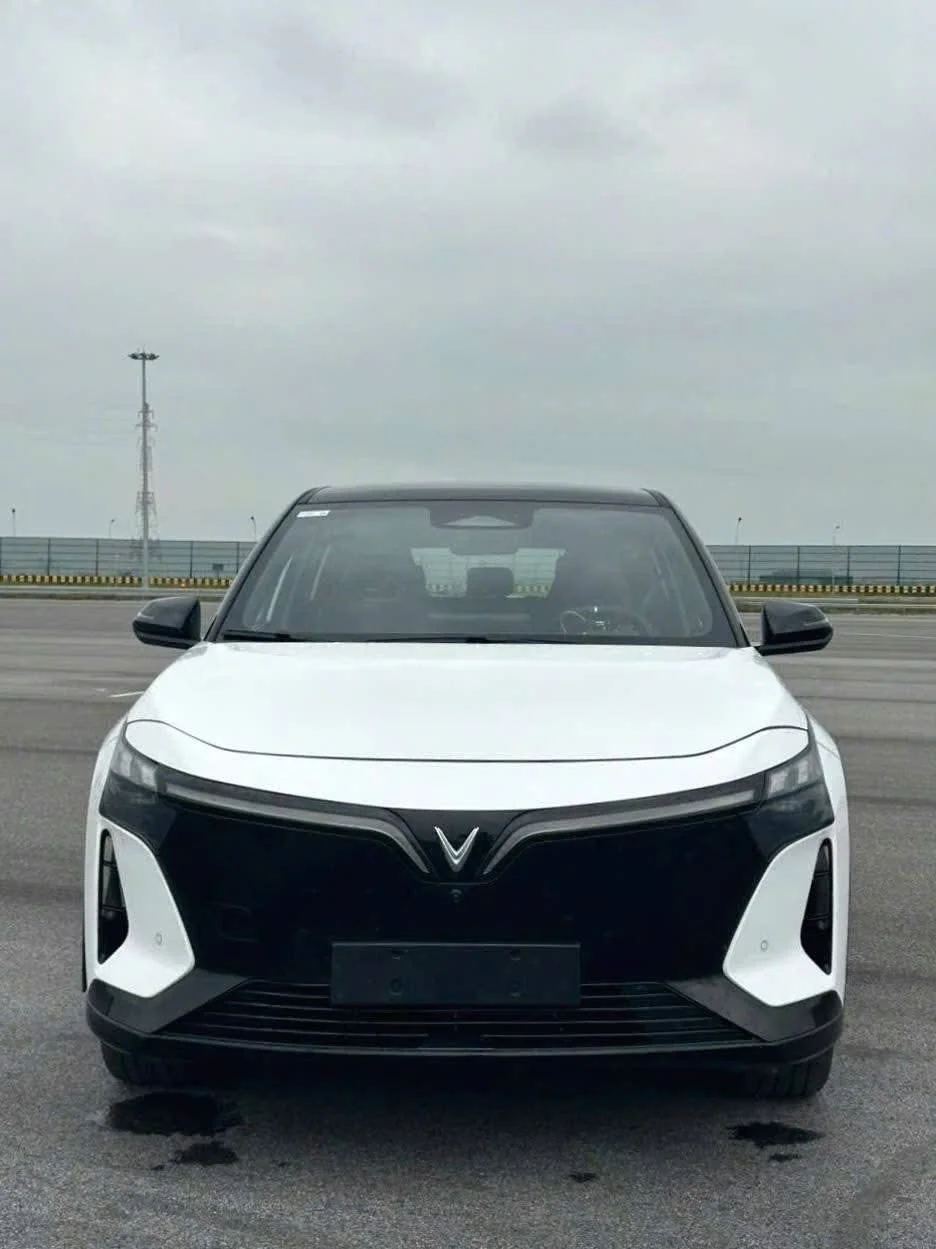 VinFast VF8 All New 2026 lộ diện - Giá Xe 24H