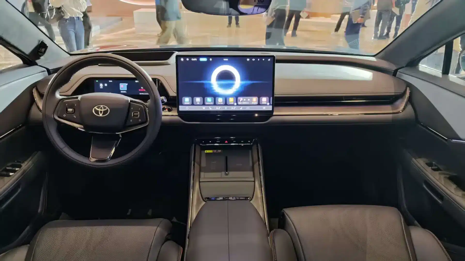 Sedan thuần điện của Toyota gây 'bão': Chốt hơn 3.100 đơn chỉ sau 1 giờ mở bán, to hơn Camry nhưng giá ngang Vios- Ảnh 3.