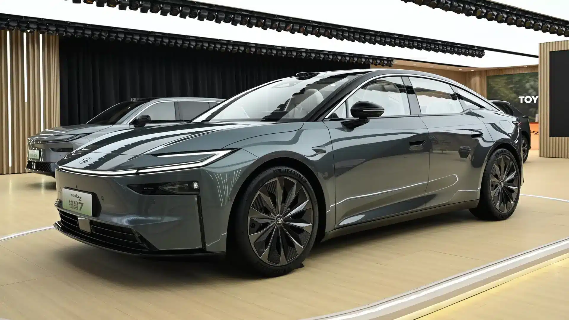 Sedan thuần điện của Toyota gây 'bão': Chốt hơn 3.100 đơn chỉ sau 1 giờ mở bán, to hơn Camry nhưng giá ngang Vios- Ảnh 4.